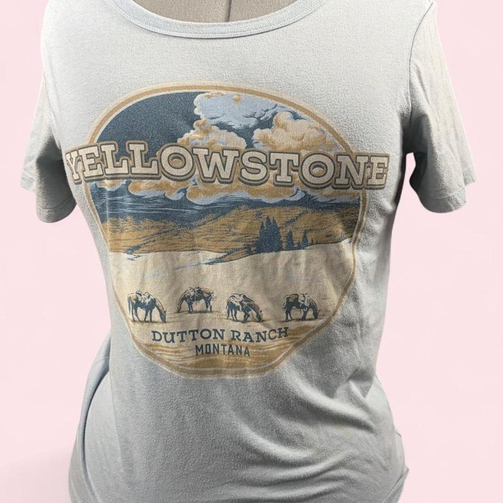 Yellowstone Dutton Ranch Montana Graphic T-Shirt Womens Small Blue Western Tee